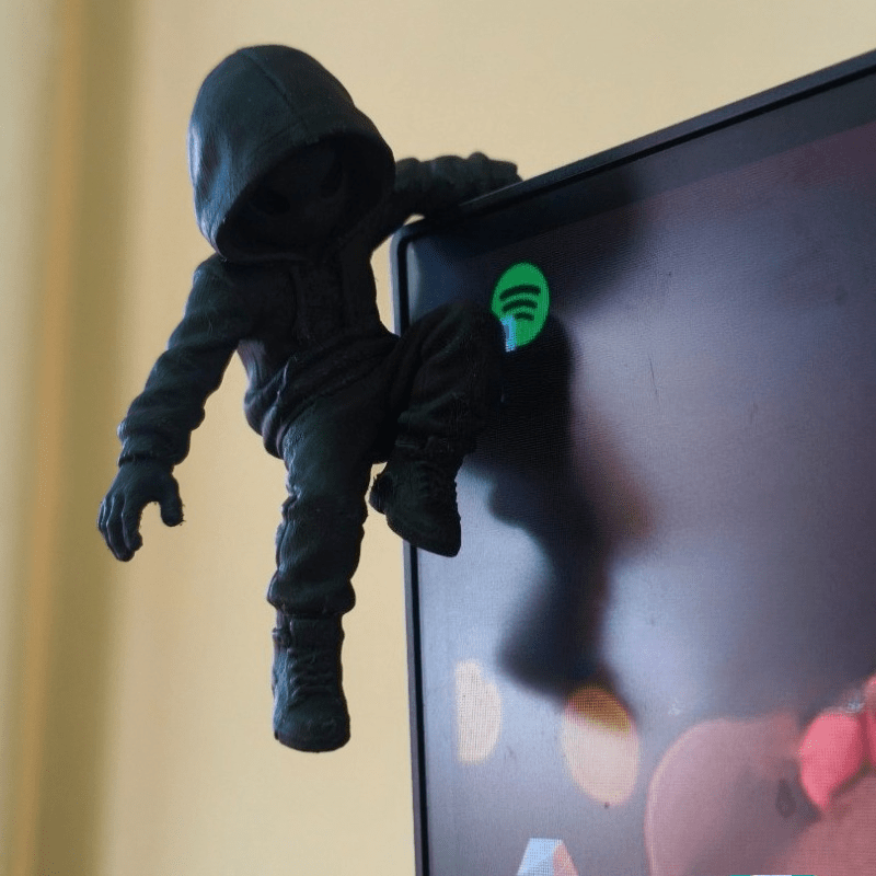 Retro Gaming Gadgets - Climb Hoodie Alien Mini Statue 3D